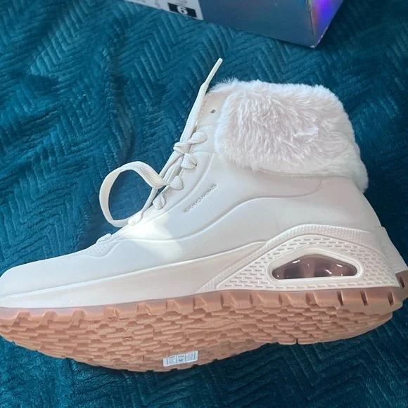 Skechers Fur-Lined Winter Boots Air Cooled Memory Foam - Picture 8 of 8